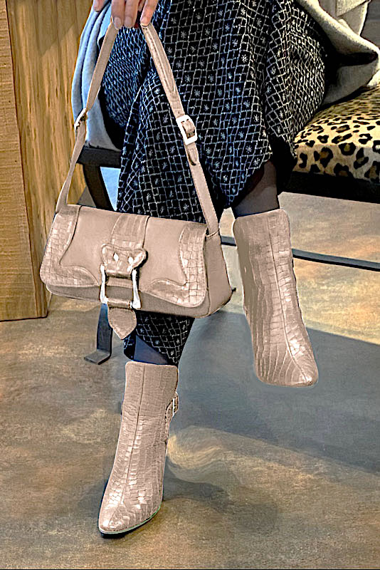 Tan beige women's ankle boots with buckles at the back. Round toe. High kitten heels. Worn view - Florence KOOIJMAN
